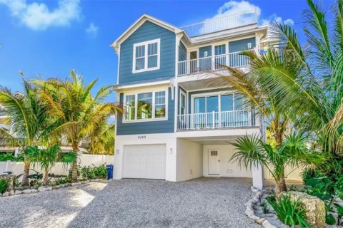 House in Bradenton Beach, Florida 7 bedrooms, 272.95 sq.m. № 2231951 - photo 3