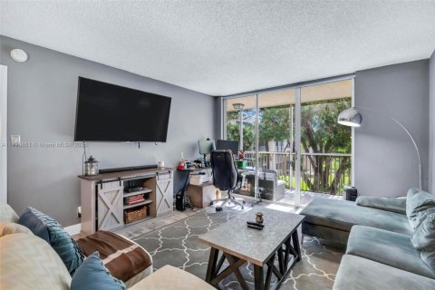 Condominio en venta en Lauderdale Lakes, Florida, 2 dormitorios, 93.09 m2 № 1957517 - foto 3