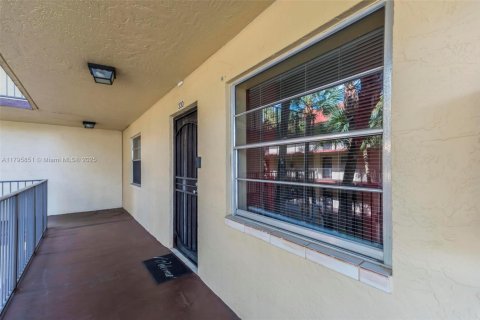 Condominio en venta en Lauderdale Lakes, Florida, 2 dormitorios, 93.09 m2 № 1957517 - foto 19
