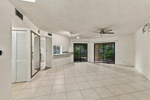 Touwnhouse à vendre à Plantation, Floride: 2 chambres, 137.68 m2 № 2439221 - photo 3