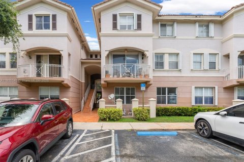 Купить кондоминиум в Майами, Флорида 3 спальни, 126.72м2, № 1958659 - фото 1