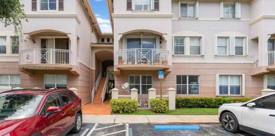 Кондоминиум с 3 спальнями в Майами, Флорида № 1958659