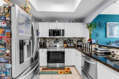 Купить кондоминиум в Майами, Флорида 3 спальни, 126.72м2, № 1958659 - фото 9