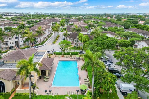 Купить кондоминиум в Майами, Флорида 3 спальни, 126.72м2, № 1958659 - фото 30