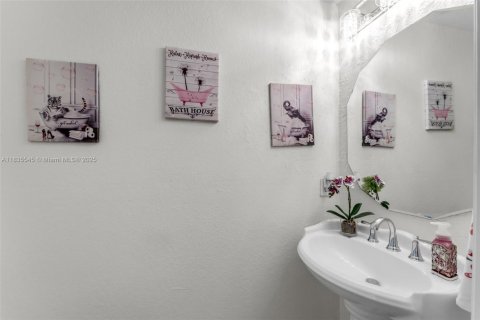 Купить кондоминиум в Майами, Флорида 3 спальни, 126.72м2, № 1958659 - фото 11