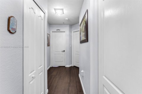 Купить кондоминиум в Майами, Флорида 3 спальни, 126.72м2, № 1958659 - фото 13