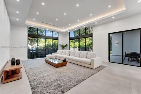 House in Biscayne Park, Florida 4 bedrooms № 1711435 - photo 23