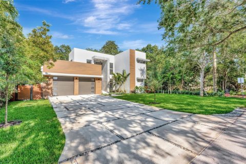 House in Biscayne Park, Florida 4 bedrooms № 1711435 - photo 1