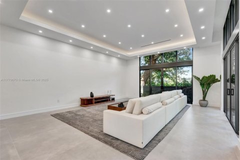 House in Biscayne Park, Florida 4 bedrooms № 1711435 - photo 22