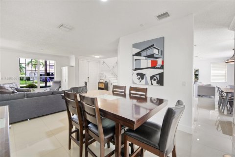 House in Miramar, Florida 4 bedrooms, 245.17 sq.m. № 1886598 - photo 17