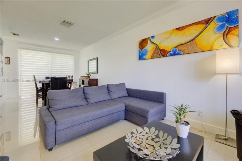 House in Miramar, Florida 4 bedrooms, 245.17 sq.m. № 1886598 - photo 13