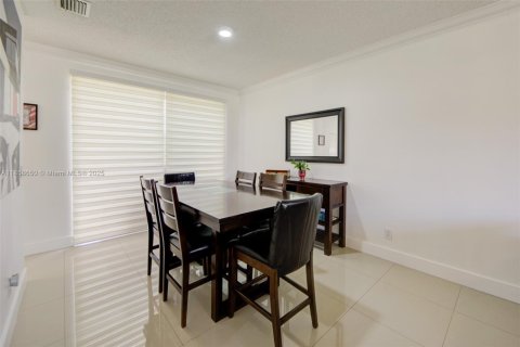 House in Miramar, Florida 4 bedrooms, 245.17 sq.m. № 1886598 - photo 15
