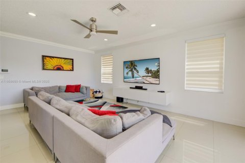 House in Miramar, Florida 4 bedrooms, 245.17 sq.m. № 1886598 - photo 21
