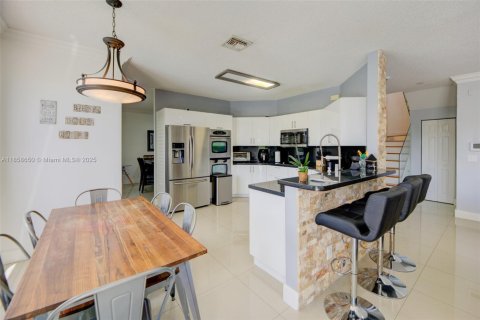 House in Miramar, Florida 4 bedrooms, 245.17 sq.m. № 1886598 - photo 22