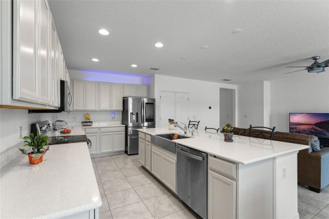 House in Sorrento, Florida 4 bedrooms, 194.54 sq.m. № 1688428 - photo 16