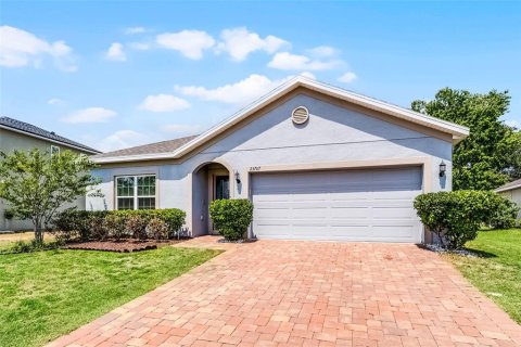 House in Sorrento, Florida 4 bedrooms, 194.54 sq.m. № 1688428 - photo 3