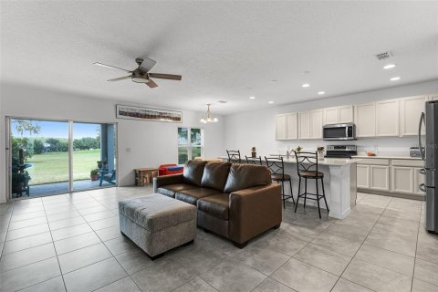 House in Sorrento, Florida 4 bedrooms, 194.54 sq.m. № 1688428 - photo 10