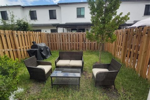 Townhouse in Homestead, Florida 3 bedrooms № 2035640 - photo 12
