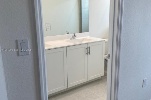 Townhouse in Homestead, Florida 3 bedrooms № 2035640 - photo 28