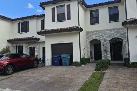 Townhouse in Homestead, Florida 3 bedrooms № 2035640 - photo 3