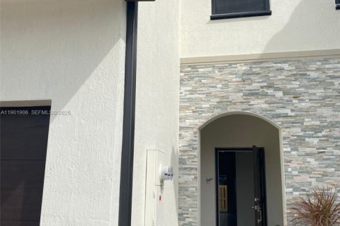 Townhouse in Homestead, Florida 3 bedrooms № 2035640 - photo 4