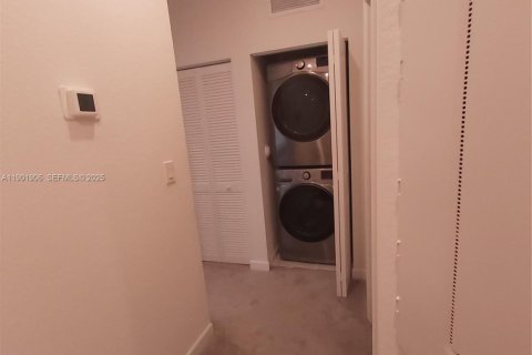 Townhouse in Homestead, Florida 3 bedrooms № 2035640 - photo 16