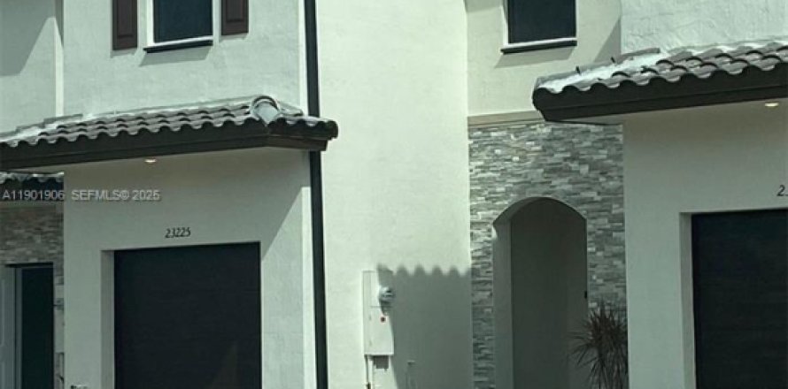 Townhouse in Homestead, Florida 3 bedrooms № 2035640
