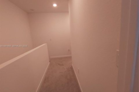 Townhouse in Homestead, Florida 3 bedrooms № 2035640 - photo 15