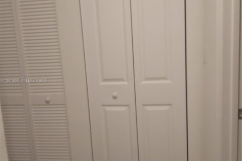 Townhouse in Homestead, Florida 3 bedrooms № 2035640 - photo 17