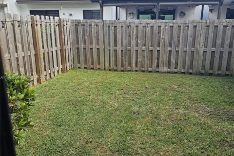 Townhouse in Homestead, Florida 3 bedrooms № 2035640 - photo 13