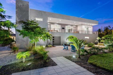Casa en venta en Sarasota, Florida, 4 dormitorios, 351.91 m2 № 2106412 - foto 2