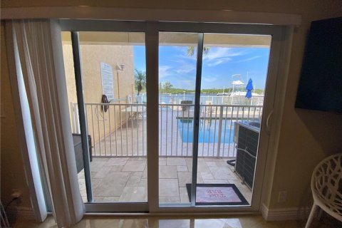 Townhouse in Hollywood, Florida 3 bedrooms, 174.38 sq.m. № 2276330 - photo 5