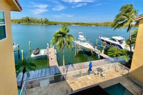 Townhouse in Hollywood, Florida 3 bedrooms, 174.38 sq.m. № 2276330 - photo 11