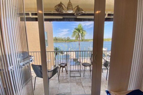 Townhouse in Hollywood, Florida 3 bedrooms, 174.38 sq.m. № 2276330 - photo 21