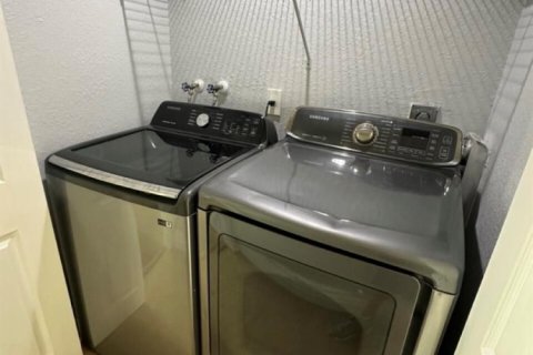 Townhouse in Hollywood, Florida 3 bedrooms, 174.38 sq.m. № 2276330 - photo 28