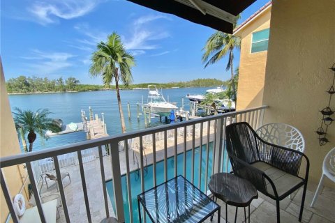 Townhouse in Hollywood, Florida 3 bedrooms, 174.38 sq.m. № 2276330 - photo 13