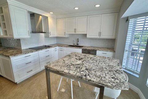 Townhouse in Hollywood, Florida 3 bedrooms, 174.38 sq.m. № 2276330 - photo 18