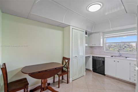 Купить кондоминиум в Санрайз, Флорида 2 спальни, 95.22м2, № 1691170 - фото 14
