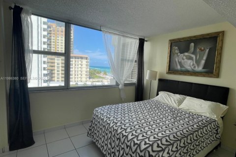Снять в аренду кондоминиум в Халландейл-Бич, Флорида 2 спальни, 108.23м2, № 2047960 - фото 12