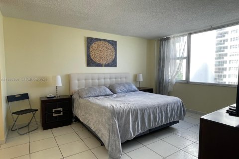 Снять в аренду кондоминиум в Халландейл-Бич, Флорида 2 спальни, 108.23м2, № 2047960 - фото 8