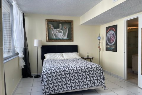 Снять в аренду кондоминиум в Халландейл-Бич, Флорида 2 спальни, 108.23м2, № 2047960 - фото 13