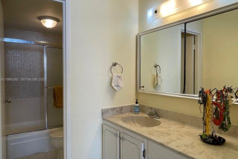 Снять в аренду кондоминиум в Халландейл-Бич, Флорида 2 спальни, 108.23м2, № 2047960 - фото 10