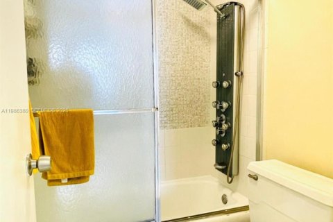 Снять в аренду кондоминиум в Халландейл-Бич, Флорида 2 спальни, 108.23м2, № 2047960 - фото 11