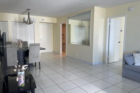 Снять в аренду кондоминиум в Халландейл-Бич, Флорида 2 спальни, 108.23м2, № 2047960 - фото 16