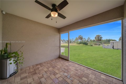 Купить виллу или дом в Лихай-Эйкерс, Флорида 4 спальни, № 2018486 - фото 27