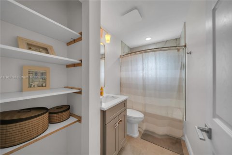 Купить виллу или дом в Лихай-Эйкерс, Флорида 4 спальни, № 2018486 - фото 15