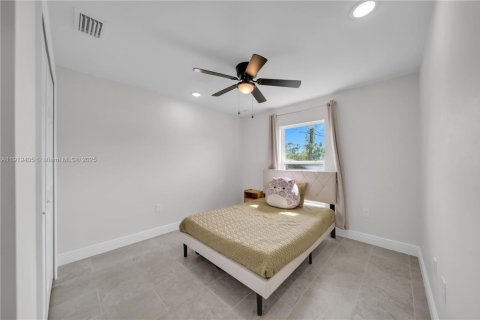 Купить виллу или дом в Лихай-Эйкерс, Флорида 4 спальни, № 2018486 - фото 13