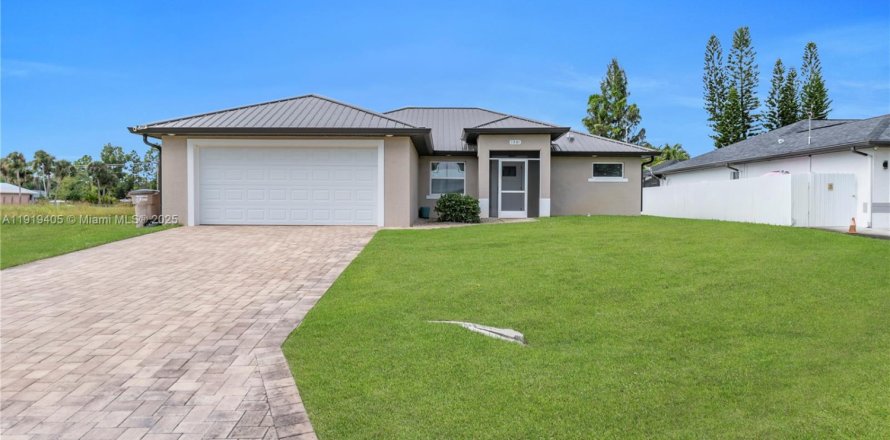 Дом в Лихай-Эйкерс, Флорида 4 спальни № 2018486