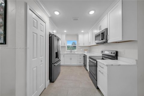 Купить виллу или дом в Лихай-Эйкерс, Флорида 4 спальни, № 2018486 - фото 20