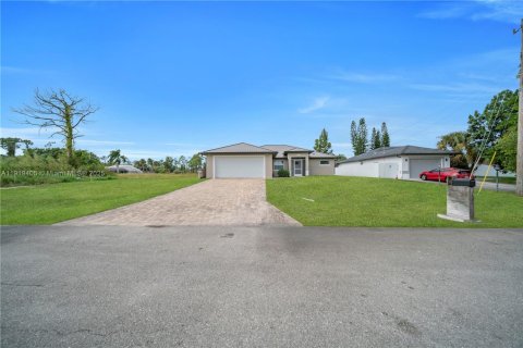 Купить виллу или дом в Лихай-Эйкерс, Флорида 4 спальни, № 2018486 - фото 6